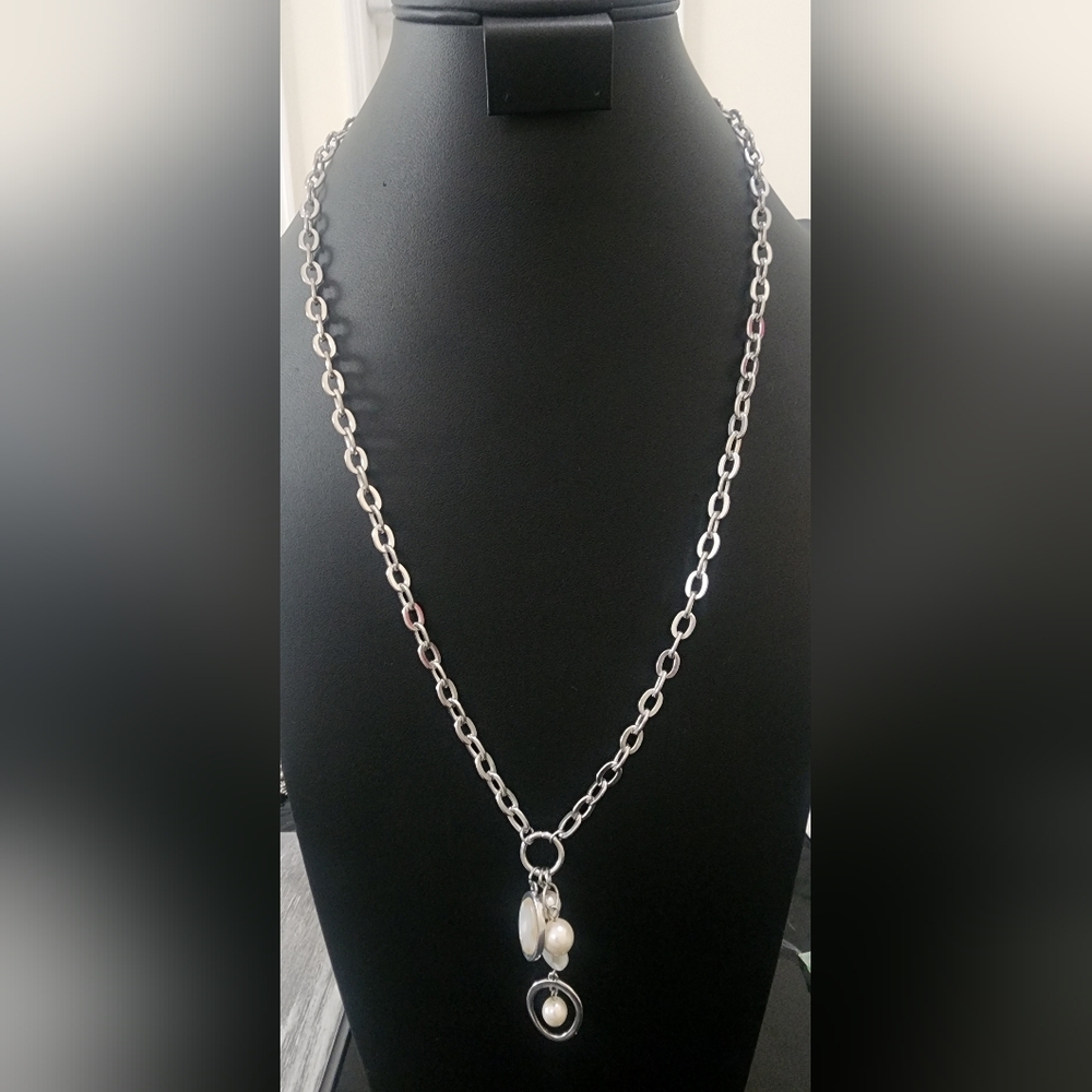 Elegant Silver Tone Pearl Pendant Necklace